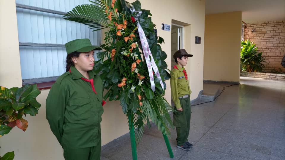 Se vive la historia en la #UCLVnuestra,  niños vestidos de guerrilleros, reviven aquellos días cuando los barbudos entraban a #SantaClara