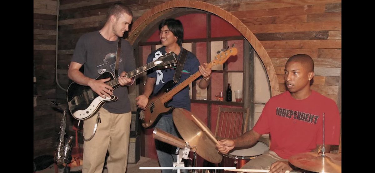 IncaseWeCrash's tweet image. Name this indie band 👀