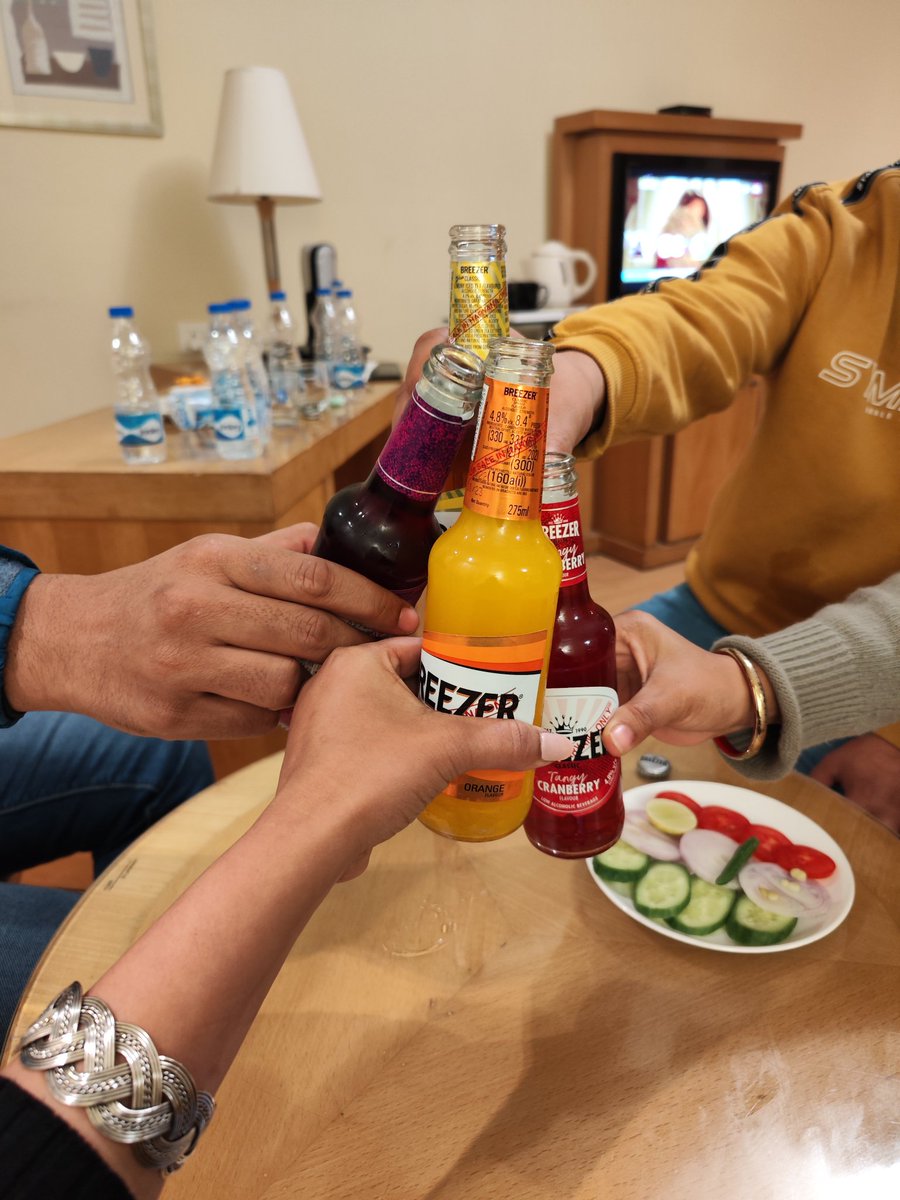 monikaarora110's tweet photo. Meet up with lovely couple friend  , cyber hub gurgaon # delhicouple #bangalorecouple #hyderabadcouple #dubai #uae #camshow #phonechat https://t.co/xiwPgG8cwt