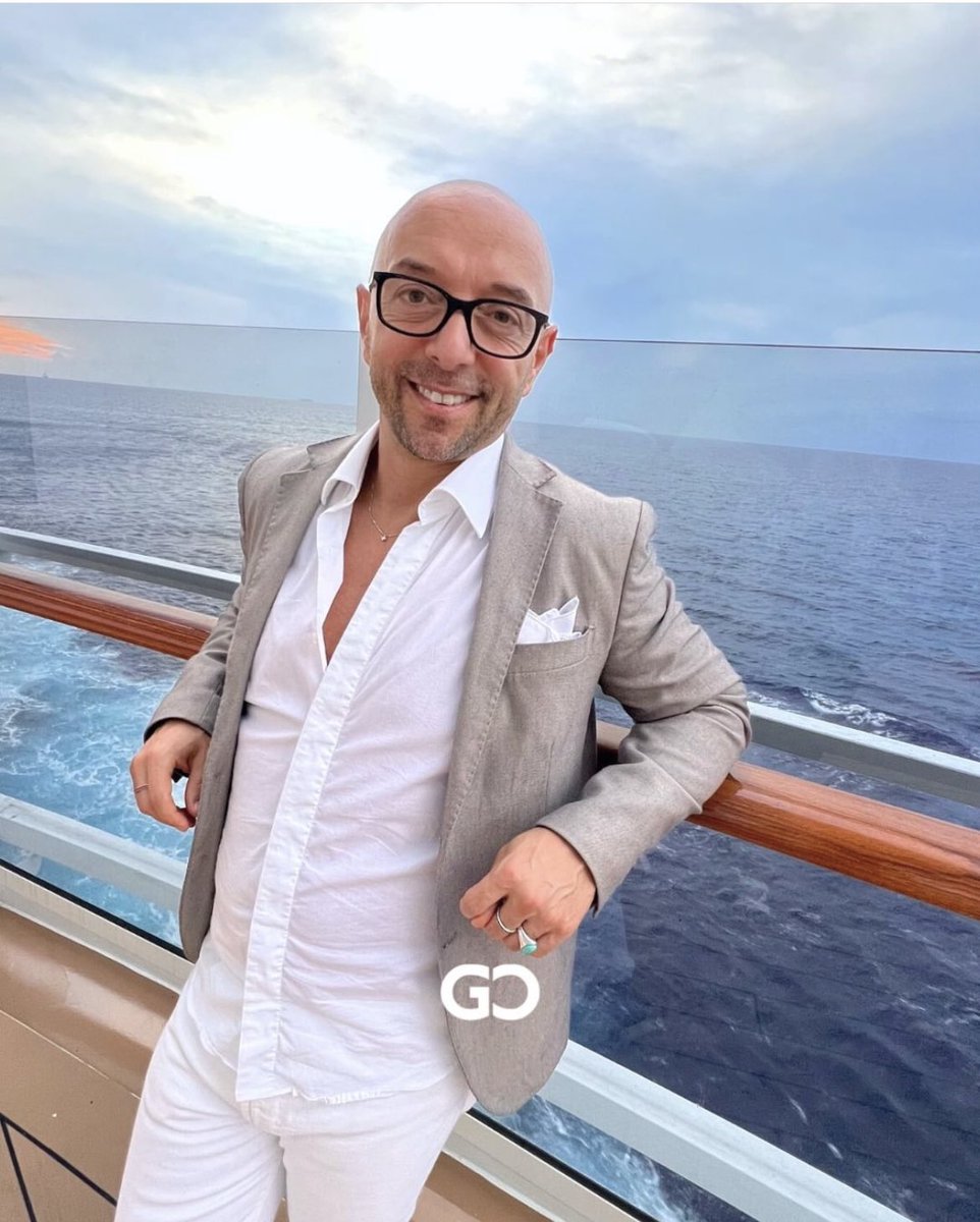 Here are 3 Lessons I learned from the holiday season. 🎁🎄
1. Appreciation for the things we have.
2. The importance of spending quality time with family and friends.
3. Creative ways to give back that don't involve money or material possessions.✍🏻GC