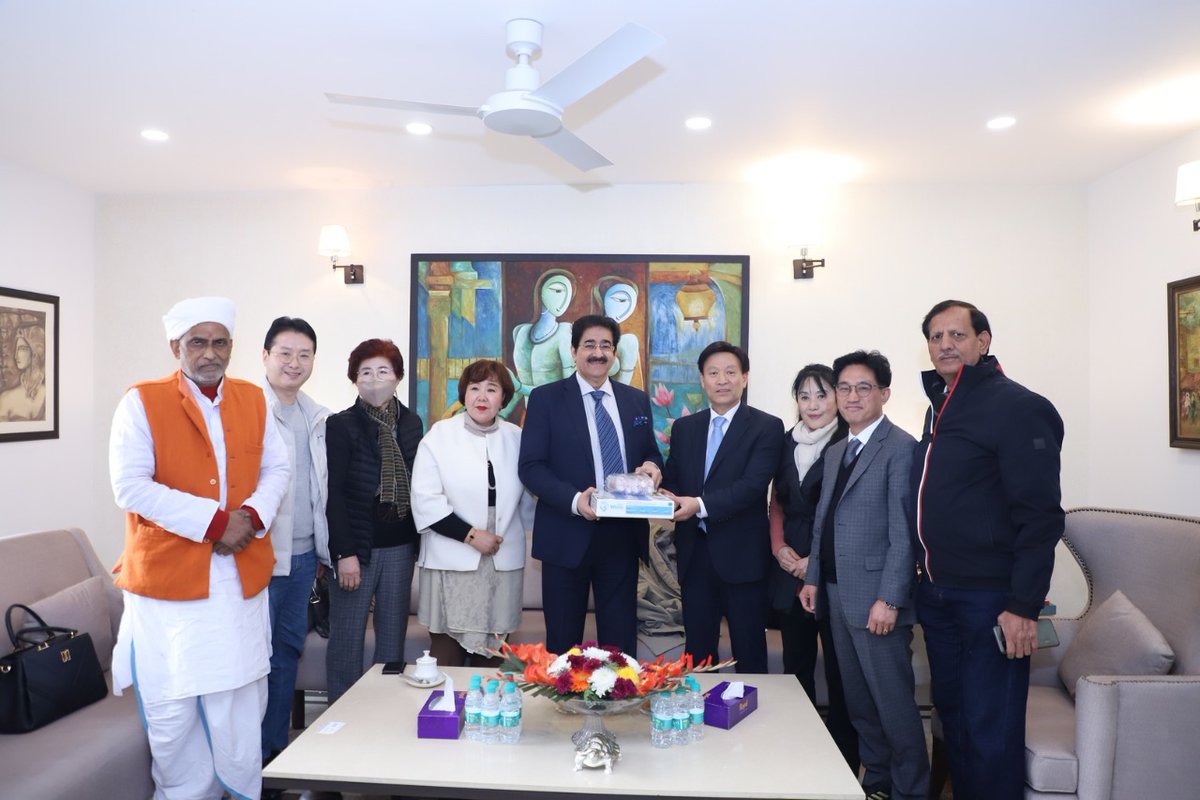 AmanMak55073921's tweet photo. Visit to Marwah Studios, Film City, Noida on the sidelines of Indo-Korean Business Meet. Had a fruitful meeting with Dr. @sandeepmarwah, Chancellor, AAFT University of Media & Arts and Director, AAFT, Film City, Noida.
#yoga #Indokorean #culturalrelation #ayurveda #cosmetics https://t.co/BcL8cssPdN