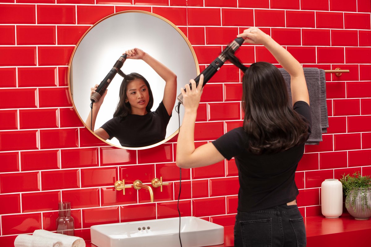 Envie de tester nos brosses soufflantes ?
Séchez, bouclez, lissez, donnez du volume, sans chaleur excessive et avec une finition brillante grâce à la technologie ionique.
Collection Blow, Dry &amp; Style, choisissez la vôtre !
