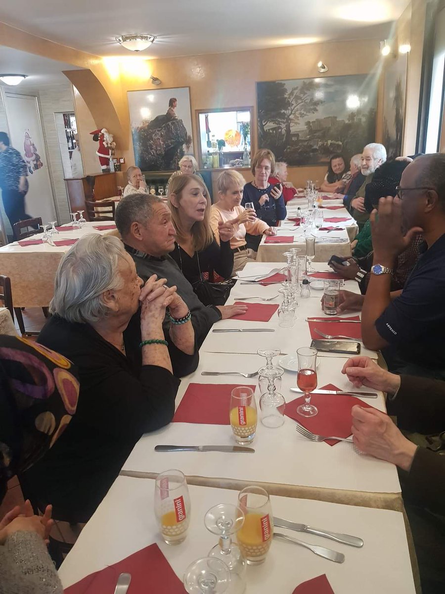 #Solidarité | 24 décembre : repas de fête pour des personnes vulnérables au restaurant Luna Rossa, et à la @CiteMaraichere. Merci aux bénévoles, associations et commerces mobilisés pour ce bel événement à #Romainville ✨