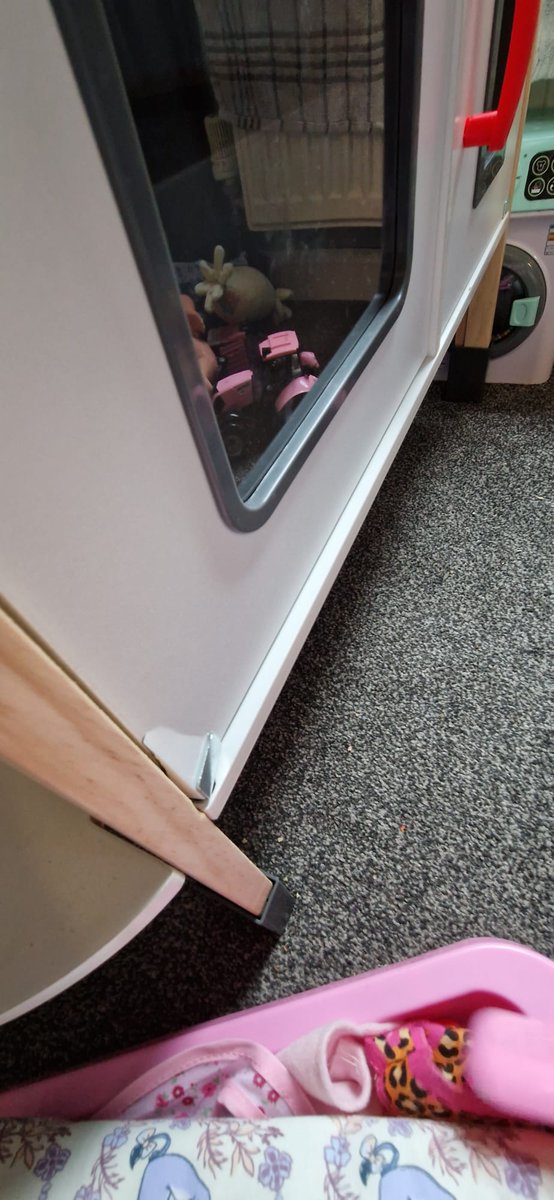 AndreaKidd91's tweet photo. @LidlGB Hi, we bought a lovely play kitchen for my daughter for Christmas, but really disappointed with the quality, it's coming apart only 3 days after Christmas 😩 anything you can do? https://t.co/HvhTyxfP4P