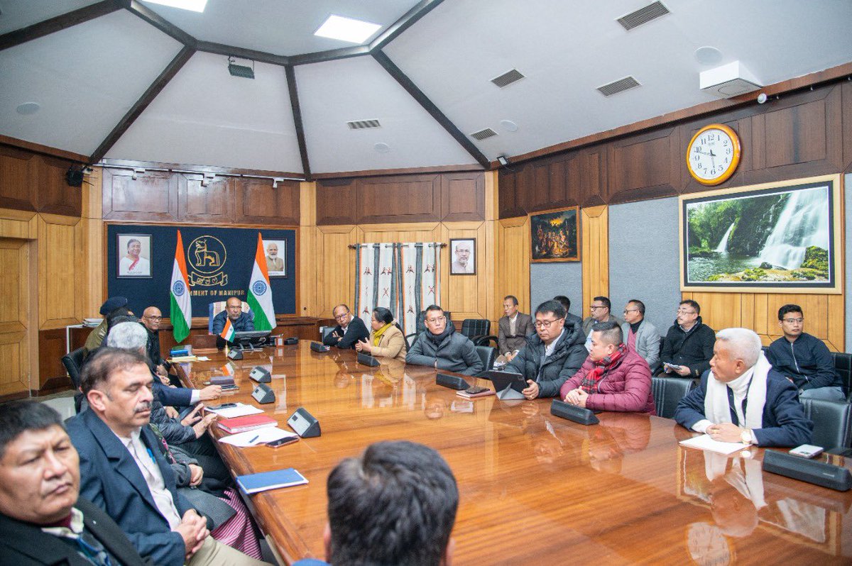 NBirenSingh's tweet photo. Chaired a meeting to discuss the preparation for VVIP visits in Manipur. As we also mark the ‘Inauguration Month’ from next month, the VVIPs will inaugurate &amp; lay foundation stones of various projects worth over Rs 1000 Cr. I was joined by Hon’ble ministers &amp; senior officials. https://t.co/McpudZze65