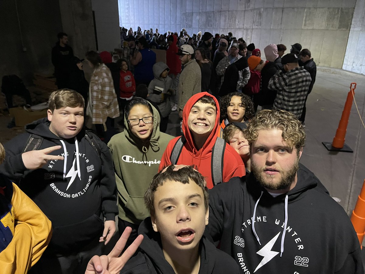 JnTplus4's tweet photo. Hanging with this crew at #xtremewinter  in Gatlinburg, TN https://t.co/YU1Q3pEQIB