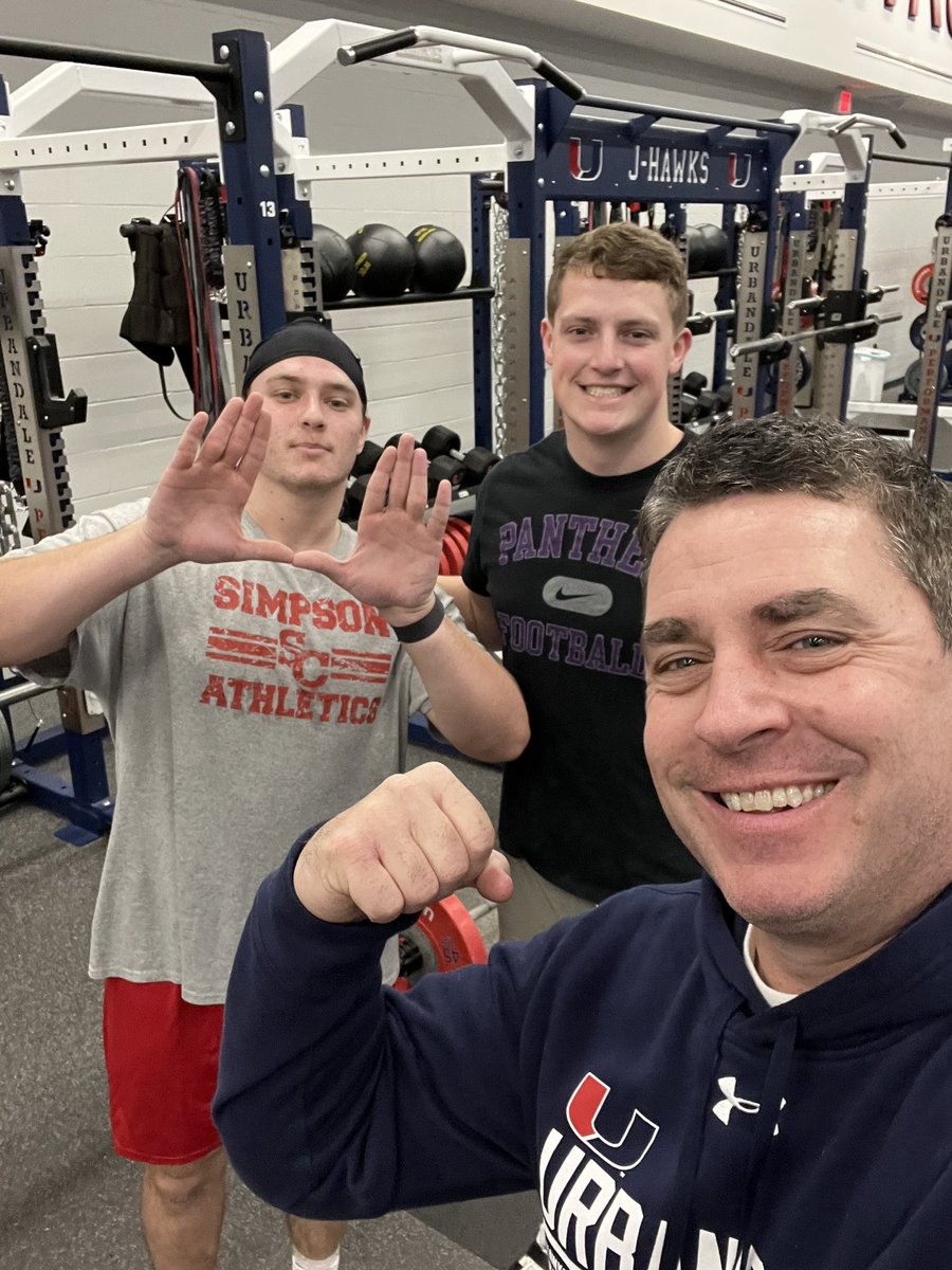 TimPCarver's tweet photo. UHS alumni football and current NCAA players the @JHawkPower Performance Lab, today!!!! Let’s go!!!!! @tlangenberg2 @JBream88 😤💙❤️💪🏼 #UHSpower #UHSwillChangeTheWorld! #Hungry&Humble #EarnedNotGiven https://t.co/sc0crU9CPD