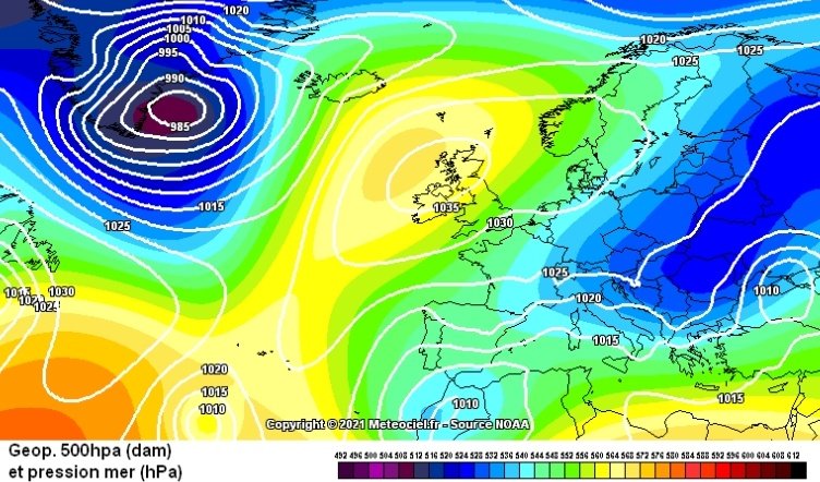 meteobenas's tweet photo. Cambio a la vista, el 3 de enero se inicia una entrada fría que, de cumplirse los mapas, derivaría en una situación hiperexplosiva que dejaría a Filomena a la altura de una baja relativa. Nevadas intensas y prolongadas. Podría nevar al al nivel mar en Cuenca y Guadalajara. https://t.co/MeXQDOcUKE