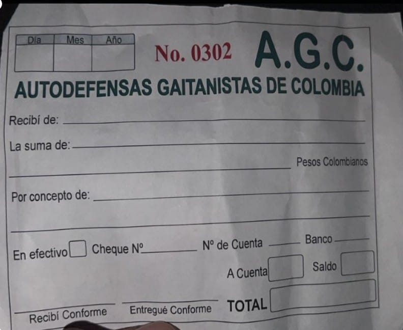 #MuyOrganizados cobrando la #Vacuna con recibo de caja🤔🤑  #AGC | 

#AlOídoDePetro <a href="/petrogustavo/">Gustavo Petro</a>
#Colombia 🇨🇴🕊️

Estarían cobrando la extorsión en el Sur del Cesar.
Por ejemplo, Complejo cenagoso de la Zapatosa, Chimichagua, Tamalameque y Pailitas.
¿Qué hacer <a href="/mindefensa/">Mindefensa</a>?