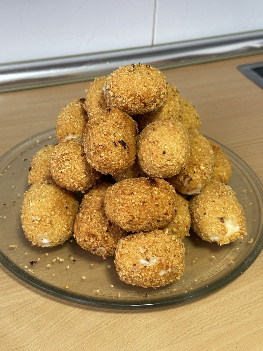 Croquetas de queso de cabra + cebolla caramelizada