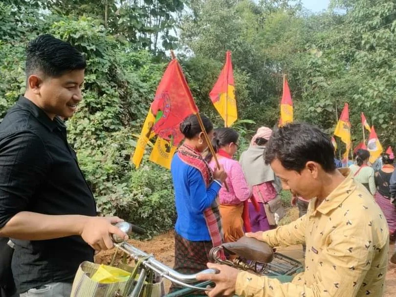 YTFTIPRA's tweet photo. Today a Door-to-door Greater Tipraland awareness campaign was organised at Dagiya VC under 1-Simna Assembly Constituency.
#GreaterTipraland #OneLastFight
#OurDemandWillNeverBeCompromised
#BubagraLongLive #YTFLongLive #TWFLongLive #TipraMothaLongLive #Thansa #TIPRAisComing https://t.co/Chc0JGR7Qd