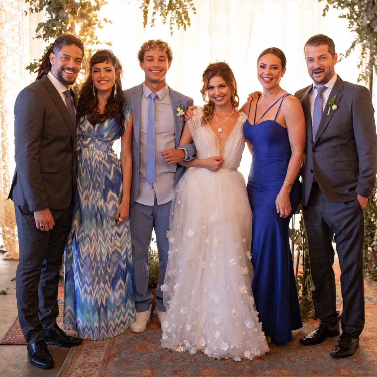 tvglobo's tweet photo. Sem palavras para essas fotos perfeitinhas do casamento da Lou e do Rico 👰🏼‍♀️ Quem tá acompanhando #CaraECoragem aí? ✨

📸: Manoella Mello https://t.co/s94z81dhvw