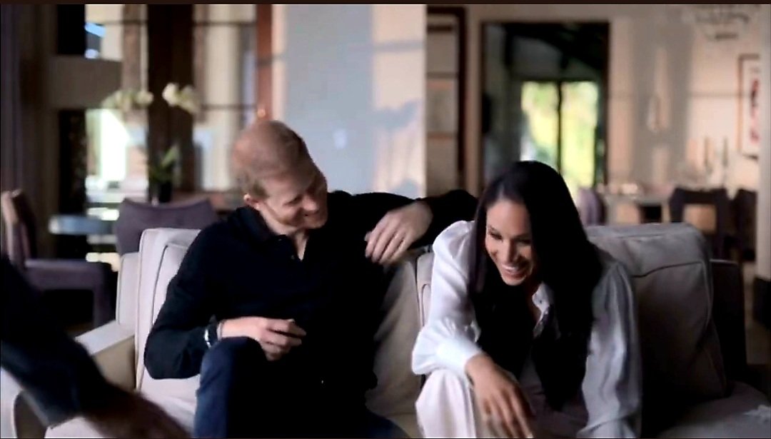 Dee_Sue_'s tweet photo. Karens have been losing their sh!t since they heard that Meghan Markle is the epitome of Prince Harry's list... this #HarryandMeghan love is about to choke y'all https://t.co/ZHDAIG3vAG