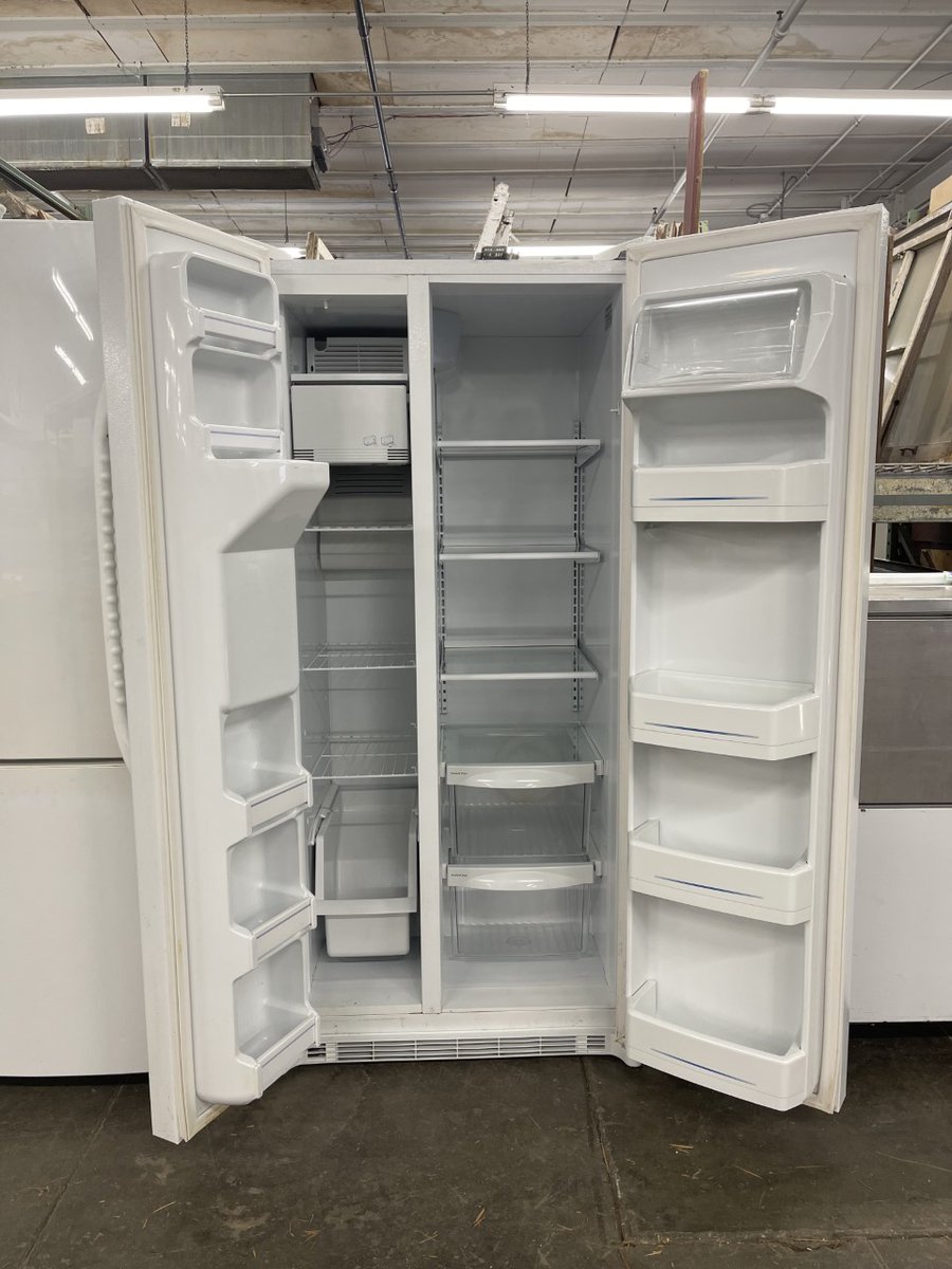 BuildingValue's tweet image. Classic white 20 cu. ft. GE French door refrigerator. External temperature controls, ClimateGuard system, sealed crisper drawers, gallon door bins, and adjustable glass shelves. Model #GSS20GEWWW. Dimensions: 67 H x 31 ½ W x 28 D.