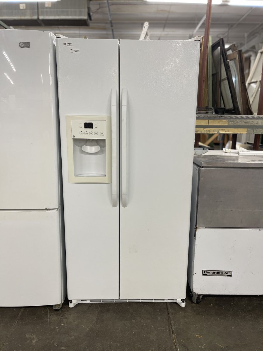 BuildingValue's tweet image. Classic white 20 cu. ft. GE French door refrigerator. External temperature controls, ClimateGuard system, sealed crisper drawers, gallon door bins, and adjustable glass shelves. Model #GSS20GEWWW. Dimensions: 67 H x 31 ½ W x 28 D.
