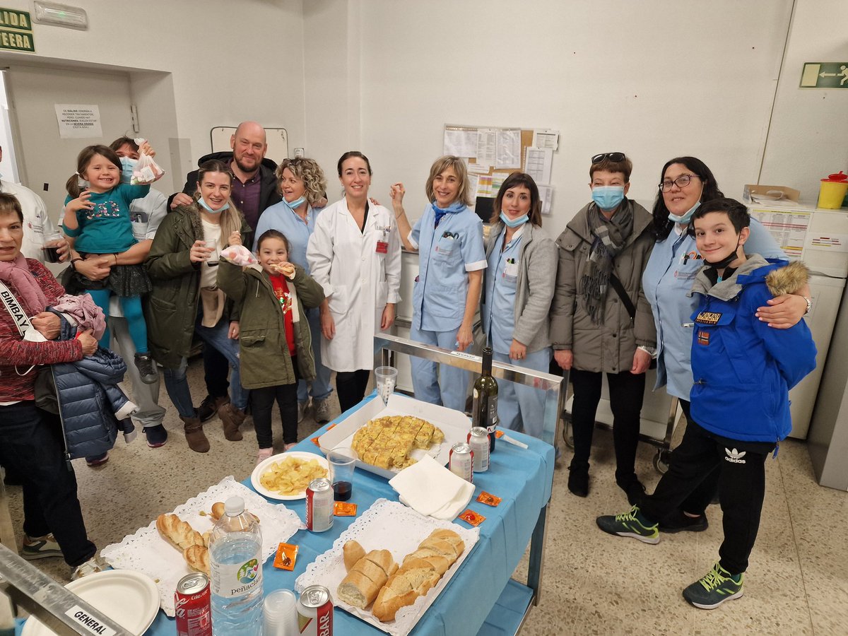 farmaciahun's tweet photo. Hemos abierto las puertas de la Farmacia del HUN a nuestras familias #equipoHUN #FHamilia
Orgullosos de nuestro trabajo 🤗 https://t.co/5hSfbqYy4M