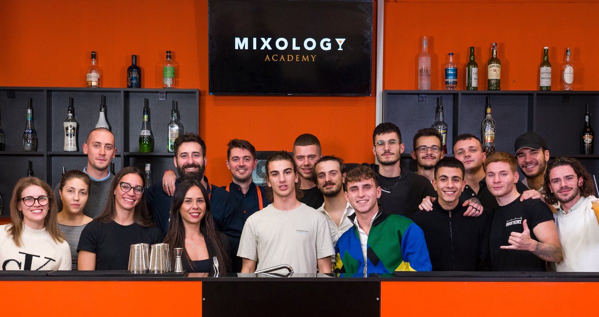 Only Good Vibes! ❤️
"Crescere e aiutare gli altri a crescere, sempre"

#mixologyacademy