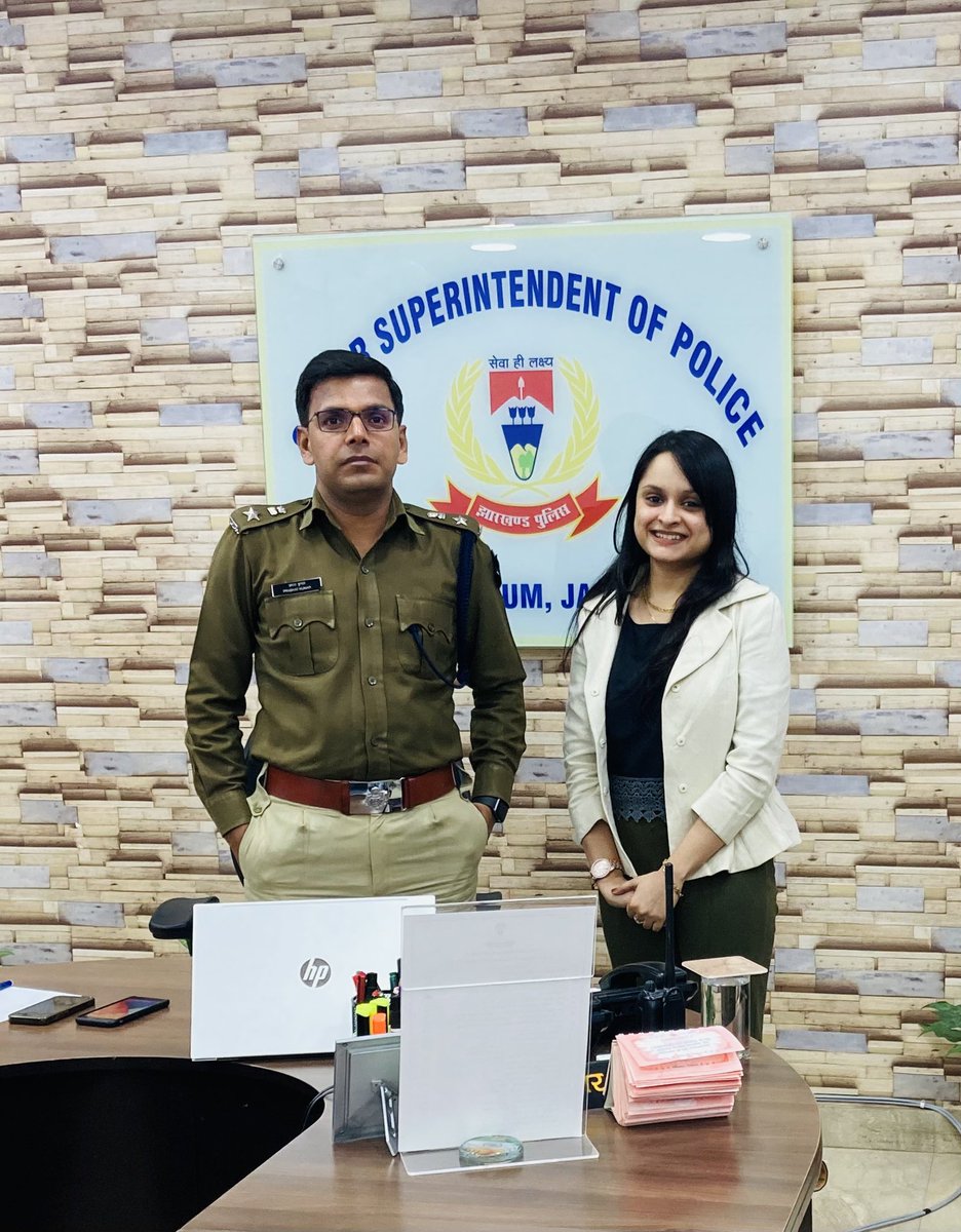 rjnidhiredfm's tweet photo. Today, met the person on whom our city rely on. So happy to meet SSP Jamshedpur @prabhatkumarips Sir.
Jamshedpur don’t miss to listen him tomorrow on my show #MorningNo1.
Red fm bjaate raho !
@KN_KumarNishant @nisha_narayanan @RedFMIndia @Jsr_police @JharkhandPolice https://t.co/PU20YKZfpG