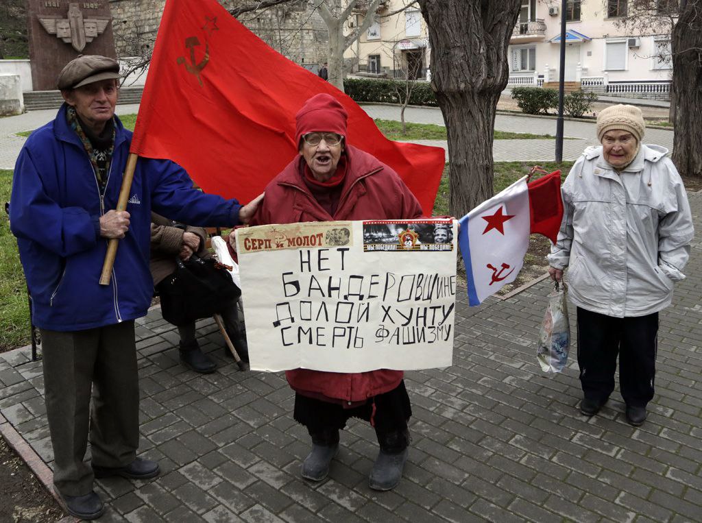 ‼️ Симферополь, 2014 год. В этом фото просто отражено все прекрасное, умное и доброе будущее, которого так не хватает страдающему в муках расстленному Западу!