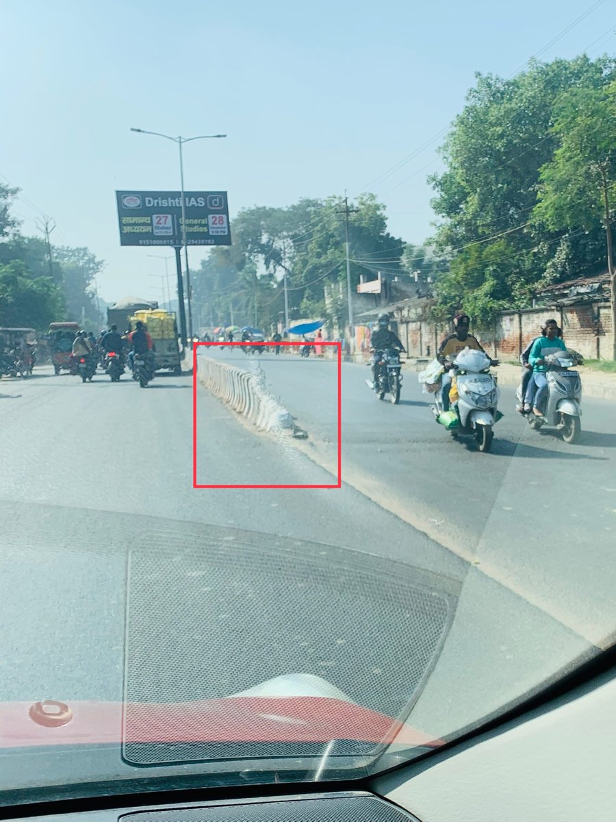No action taken to safeguard motorists even after 2 years. Criminal negligence has led to multiple accidents. Installing a pole with reflector is so difficult??
<a href="/UPGovt/">Government of UP</a> <a href="/kpmaurya1/">Keshav Prasad Maurya</a> <a href="/NandiGuptaBJP/">Nand Gopal Gupta 'Nandi'</a> <a href="/harshbajpai_MLA/">harsh vardhan bajpai (modi ka parivar)</a> <a href="/Prayagraj_TP/">Traffic Police Prayagraj</a> <a href="/myogiadityanath/">Yogi Adityanath</a> 

x.com/manoj_273/stat…