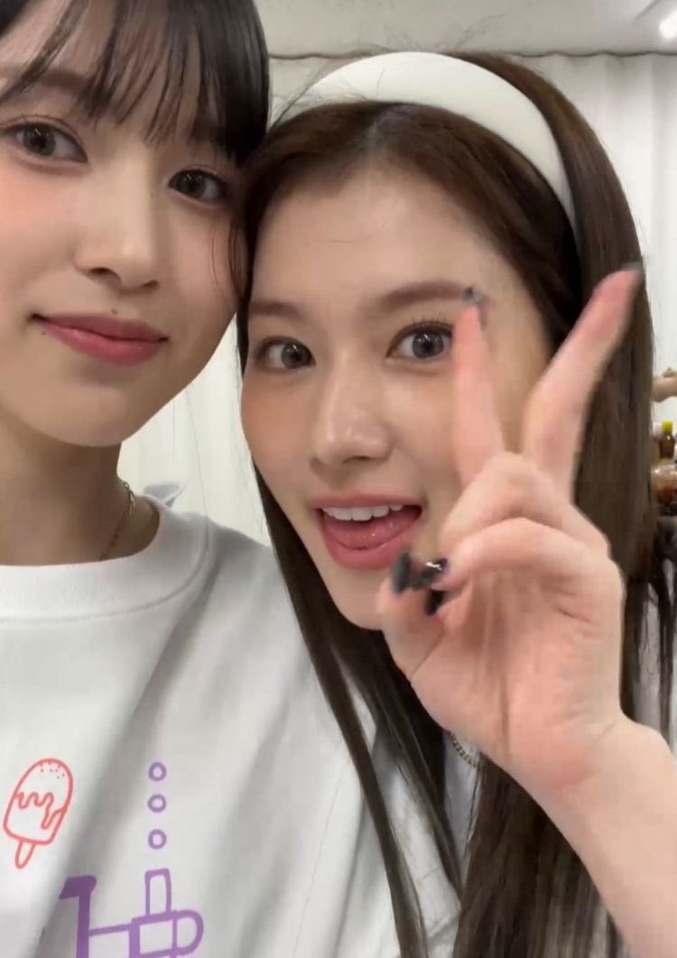 happy birthday sana!! have a wonderful day celebrating, stay safe and healthy for a long time 🎂 we love you! 

#겨울에_태어난_원스들의_샛별이
#AlwaysHereForSana <a href="/JYPETWICE/">TWICE</a>
