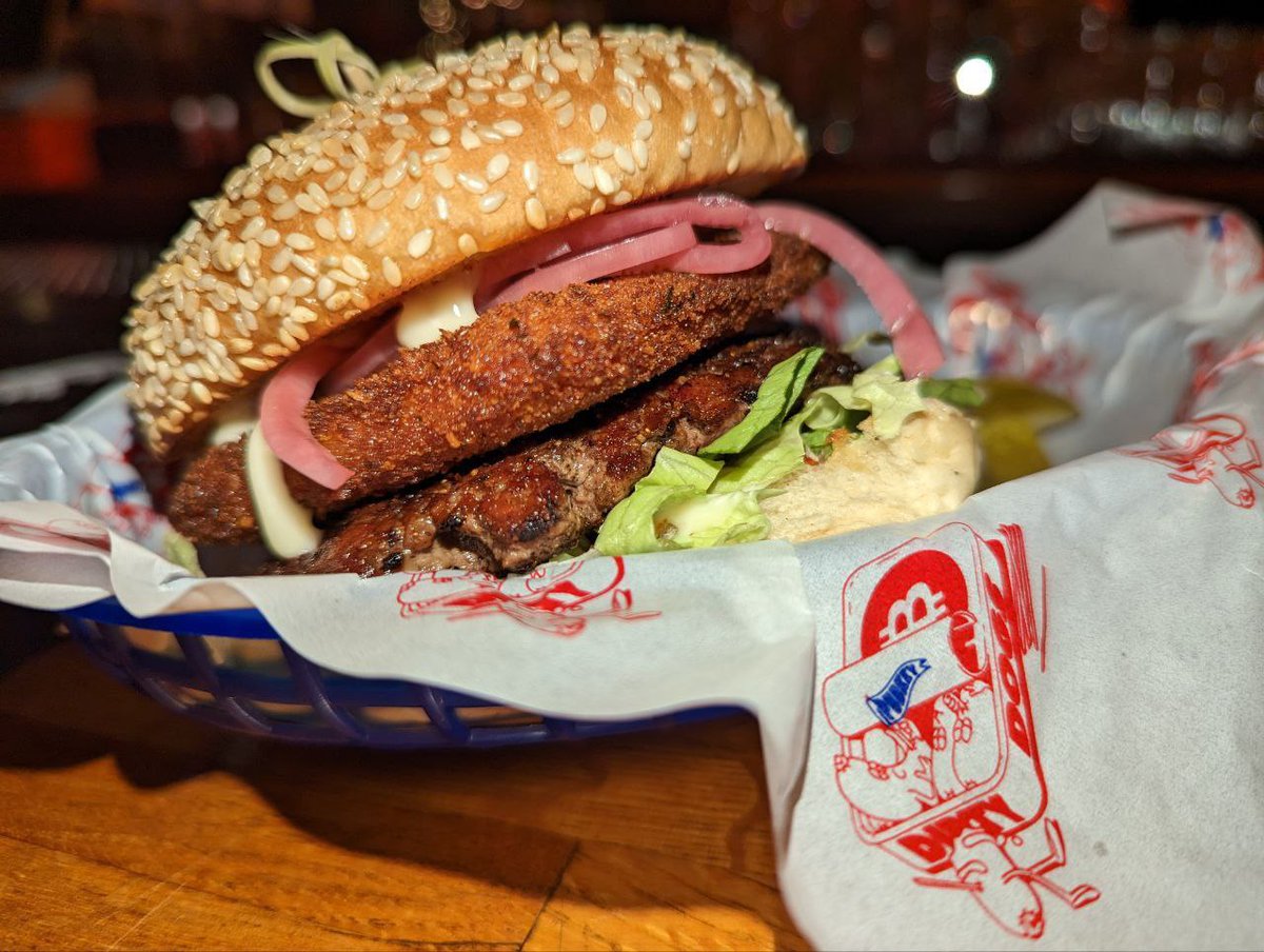 MisterG_SHA256's tweet photo. The Dirty Burg from @PubKey_NYC 

Yes... it tastes better than it looks. 

You can keep scrolling now.....stop staring so hard lol🤣🤣!! https://t.co/KT0sYTpgUz