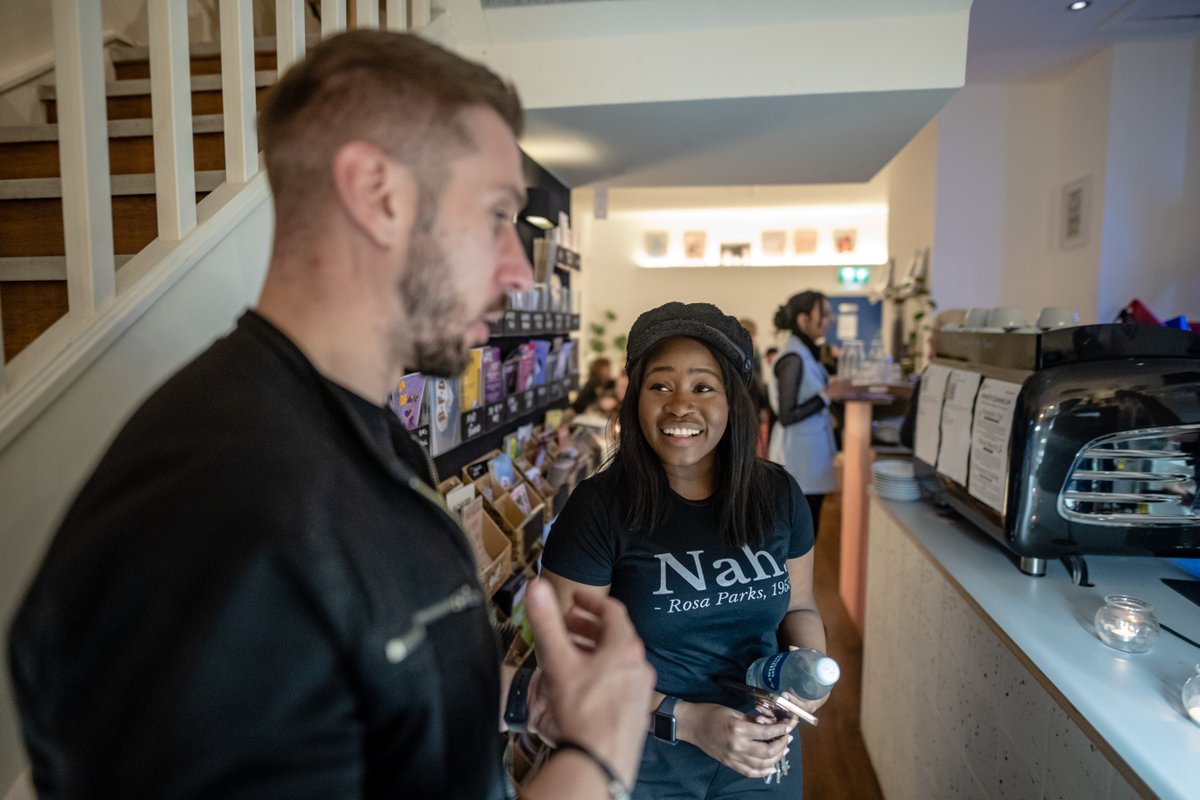 BreadandRosesBD's tweet photo. We figured as now is the time everyone will be reflecting on the past year, it's the ideal opportunity for us to share some key moments from our #FinalFarewell event ⭐️

A huge thank you again to NoHands + everyone involved in getting the party started! ✨

📸: @KarolW_photo https://t.co/tuRhS51jhJ