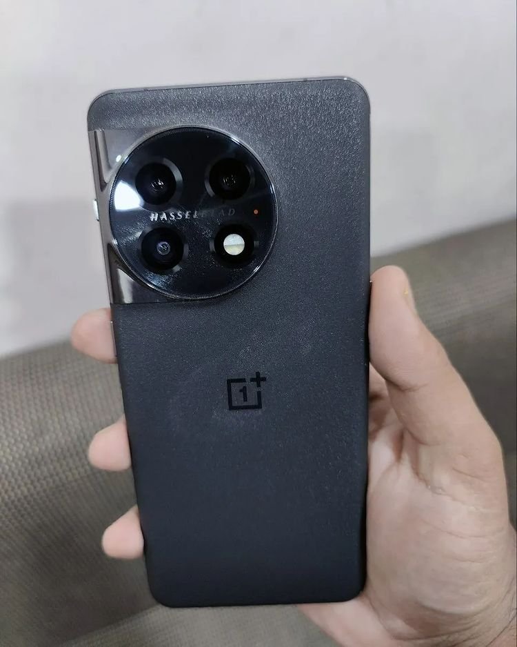 TechScoreNY's tweet photo. ONEPLUS 11 in-hand 😱😇
#oneplusevent #techtuesday https://t.co/xbfacVx5Bc