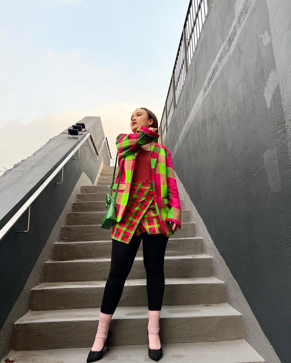 hanybunch's tweet photo. I look like a Kuih in this outfit and I love every bit of it! ππππ
This @monkiworld blazer and skirt is everything β¨β¨ #monkimalaysia #monkistyle #hahanyootd https://t.co/Q8RfMD1yCR