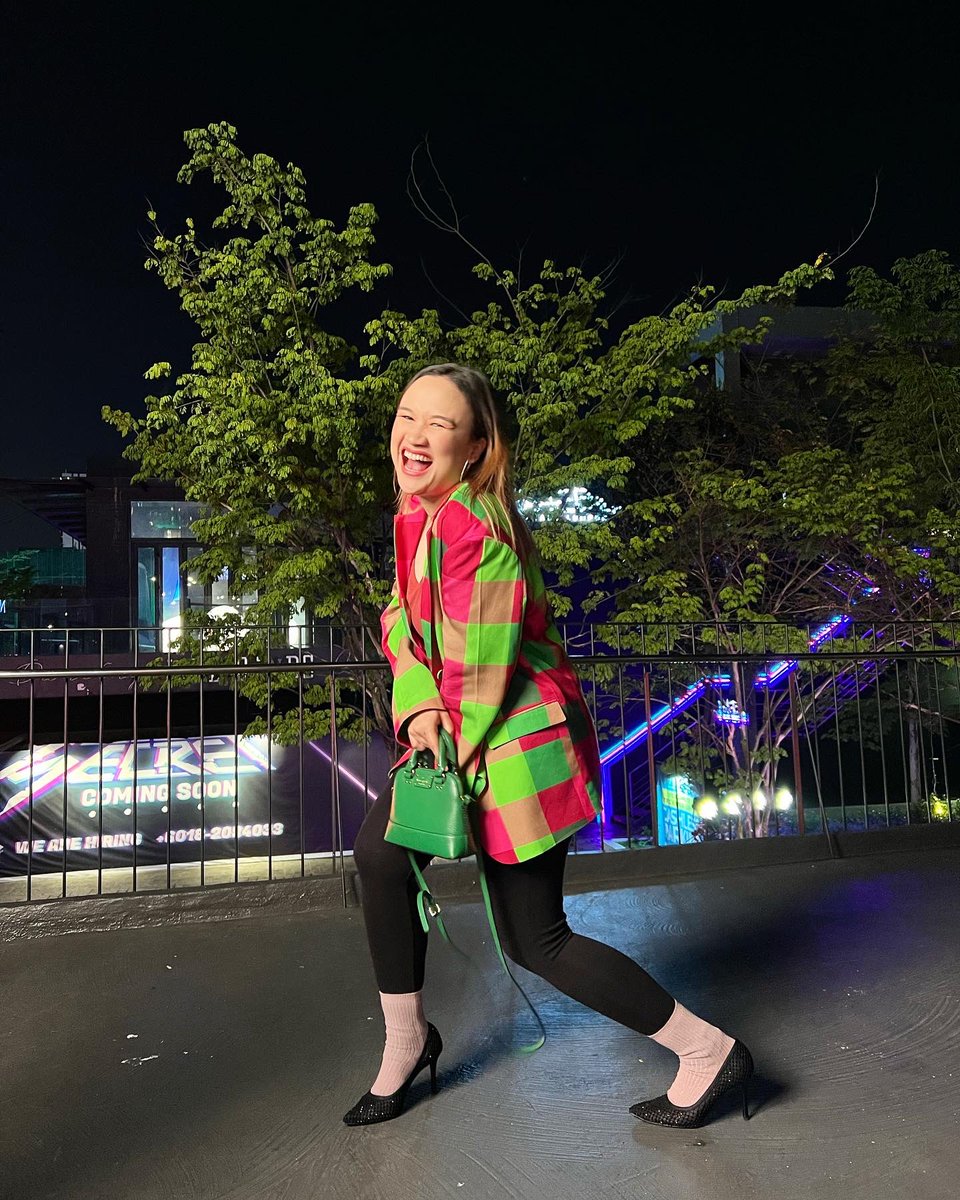 hanybunch's tweet photo. I look like a Kuih in this outfit and I love every bit of it! ππππ
This @monkiworld blazer and skirt is everything β¨β¨ #monkimalaysia #monkistyle #hahanyootd https://t.co/Q8RfMD1yCR