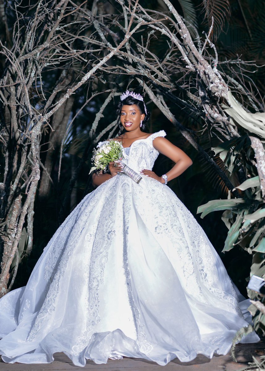 KimTempah's tweet photo. Hey #UOT please make me your wedding and other events photographer.
#KTPhotography https://t.co/c7Ru8fVjK4