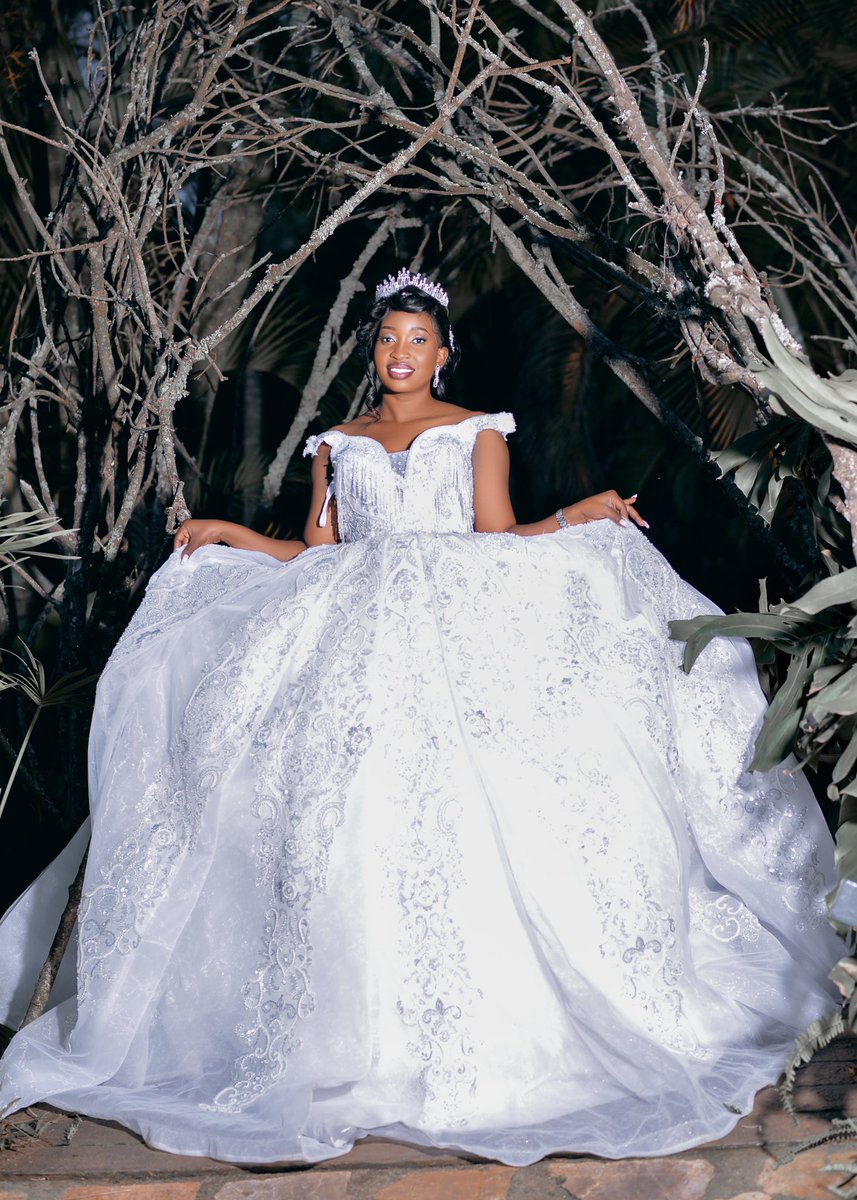 KimTempah's tweet photo. Hey #UOT please make me your wedding and other events photographer.
#KTPhotography https://t.co/c7Ru8fVjK4