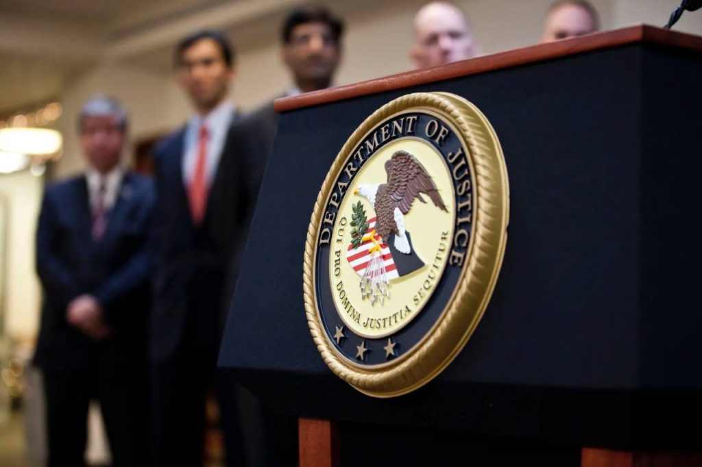 U.S. federal authorities have arrested Abraham Eisenberg in Puerto Rico for fraud on the decentralized exchange Mango Markets. He was charged in U.S. District Court for the Southern District of New York.
Eisenberg himself is charged with fraud and commodity manipulation.