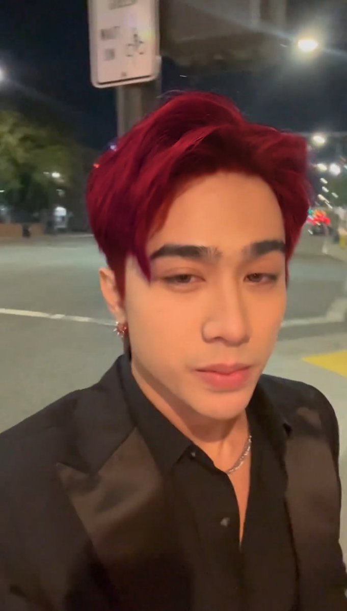 jokencore's tweet photo. if josh picked red instead of purple, i might actually die 😭 https://t.co/7eewb9agt7