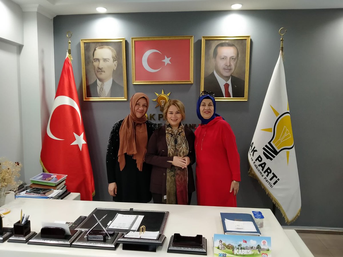 📍 Karesi İlçemizdeyiz.. 

#Balıkesir’imizin herbir #Karesi çok değerlidir. 

AK Parti Karesi ilçe Başkanımız <a href="/YusufHocaolu10/">Yusuf Hocaoğlu</a> , ilçe kadın kolları başkanımız <a href="/AyferOzsoy10/">Ayfer Özsoy 🇹🇷</a> , gençlik kolları başkanımız  <a href="/KY_YILMAZZ/">Kamil Yağız YILMAZ</a> ve teşkilatımızı ziyaret ederek istişarelerde bulunduk.