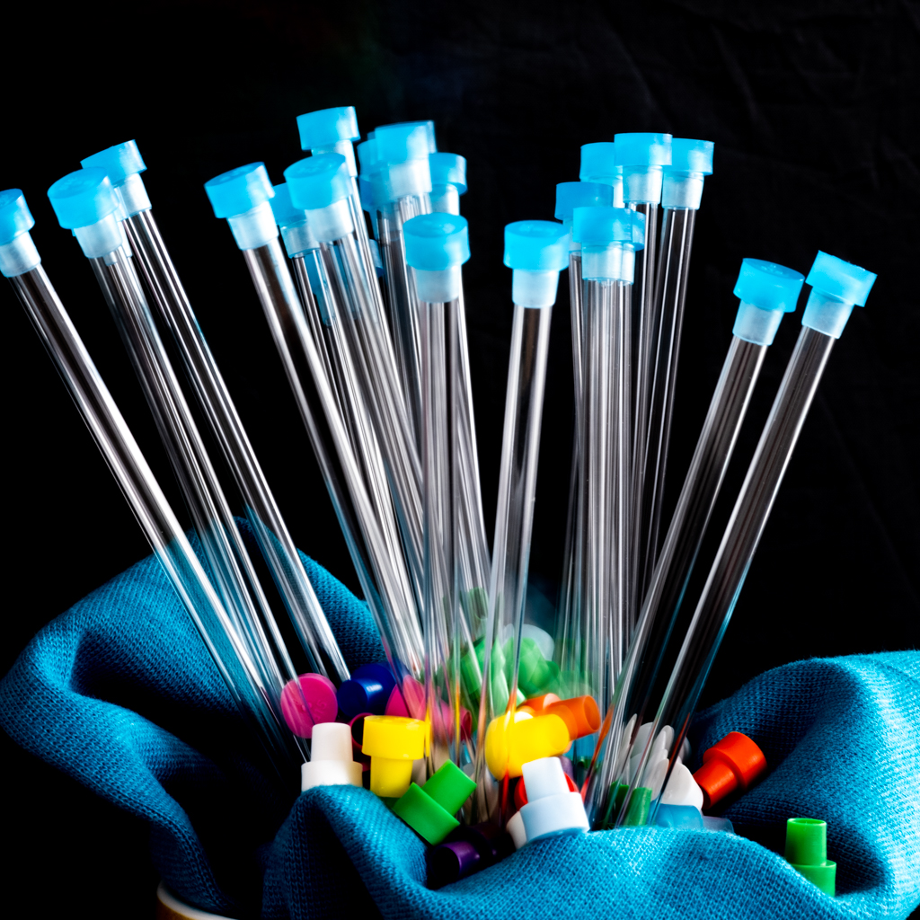 RS2D4's tweet photo. No New Year's decorations? How about some colorful #NMR tubes to brighten things up?
#NewYear #Wednesdayart
#SciArt #ScientificArt #ArtisticScience #PhotoScience
#NMRchat #MagneticResonance #ChemTwitter #benchtopNMR #scienceisfun https://t.co/BNjPzSVIhC