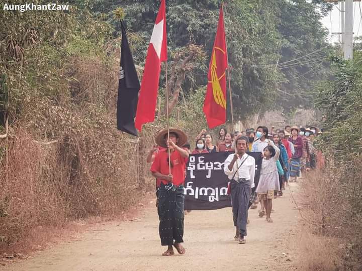FireCra61293795's tweet photo. The protesters of Chindwin River Bank villages strike continued their regular anti-dictatorship demonstration with good manpower on December 28.

#WarCrimesOfJunta
#2022Dec28Coup
#WhatsHappeningInMyanmar https://t.co/8nh06vbw9z