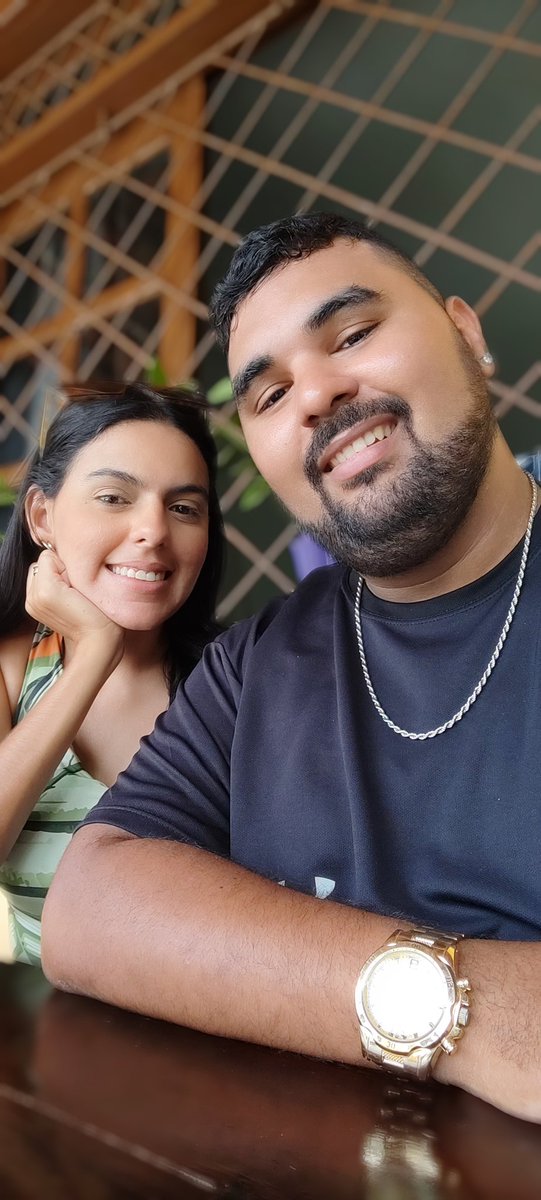 EricaWanessa4's tweet photo. @PauloVieiraReal Kkkkk achei que era meu marido, cês parecem muito. https://t.co/NgUMLoTiNZ