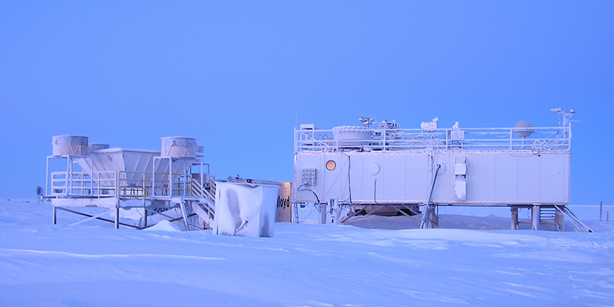 armnewsteam's tweet photo. 25 years ago, we began collecting #ARMdata from the North Slope of #Alaska—a focal point for #Arctic atmospheric research. Today, this is improving the representation of high-latitude cloud and radiation processes models | #ARM30 @doescience @SandiaLabs | https://t.co/jUnZinfv7Z https://t.co/2rSLiq70xz