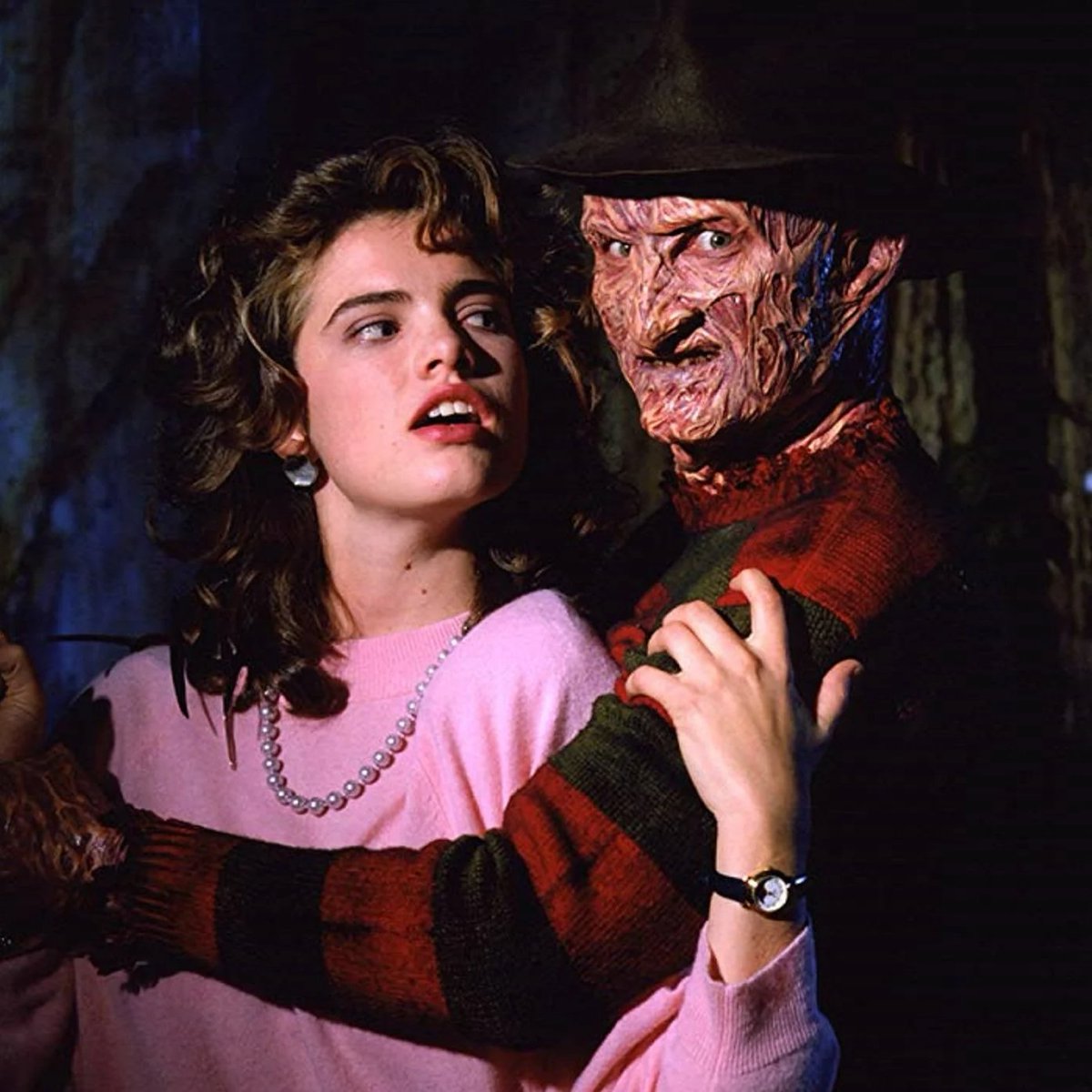 Blumhouse ha puesto en marcha una secuela directa de A NIGHTMARE ON ELM STREET que dirigirá Rob Zombie (House of 1000 Corpses) tras su éxito con The Munsters con Sheri Moon Zombie como Nancy Thompson y Danny Trejo como Freddy Krueger. Comunicado oficial: cutt.ly/o042eAP