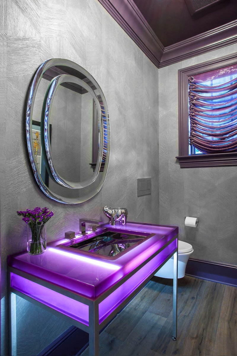 NYinteriordesig's tweet photo. Sutle moodlighting from an unexpected source in this fancy powder room.
#EvelynBenatar #EvelynBenatarDesign #NYInteriorDesign #NewYorkInteriorDesign #NewYorkInteriorDesigner #BathroomDesign #LightedVanity #PurpleVanity #MoodLighting #PaintedCeilings https://t.co/DQD4J9UqBs