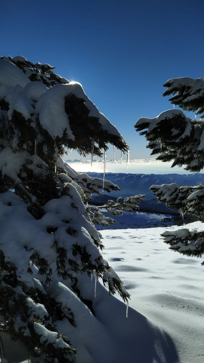 Granada, España. Nieve, al fondo, el mar.