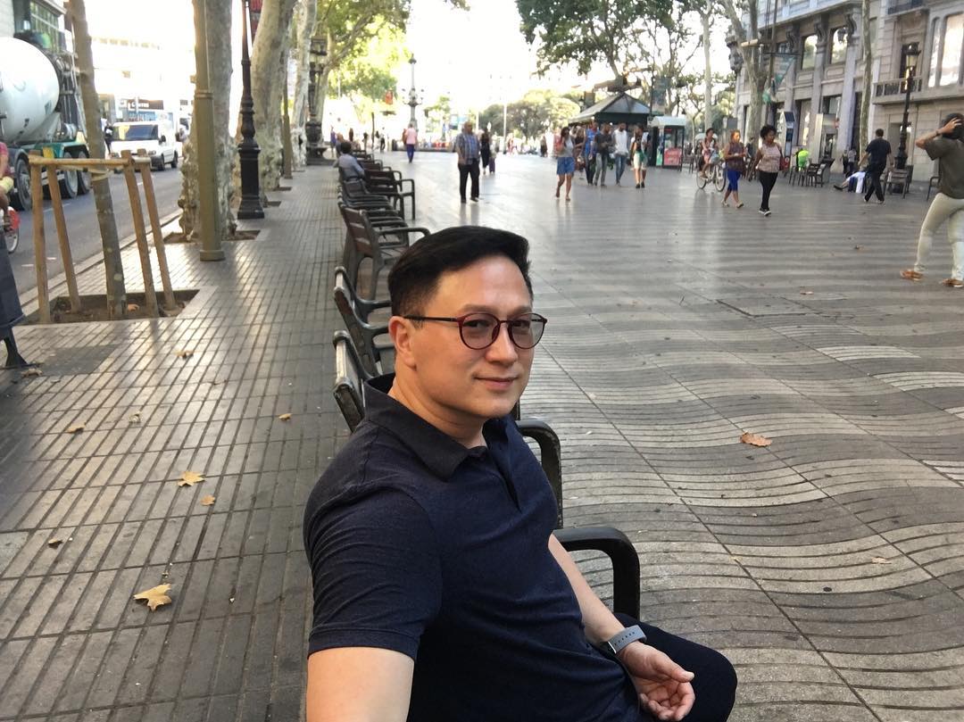 快乐不是现成的东西。 它来自于你自己的行为。