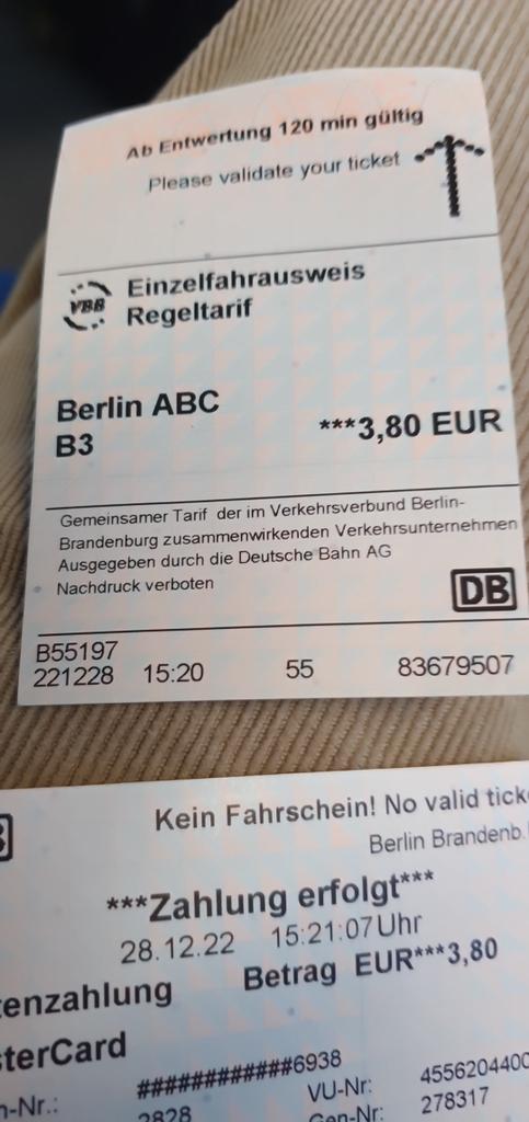 OlafRichters's tweet photo. @DB_Bahn hallo liebes DB Team. Bin gerade aus Zürich gelandet und muss nun im Zug sitzend feststellen, das ich mein Ticket hätte entwerten müssen. Ich verspreche ich schmeisse es weg, wenn ich angekommen bin. https://t.co/zBkXyhhNmn