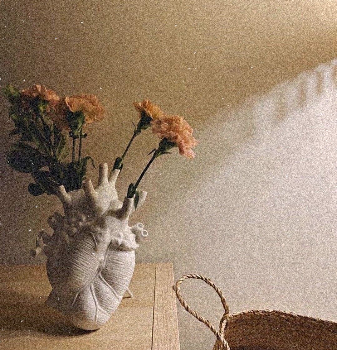 "Tesadüf" ile "tevafuk" kelimesi arasında kocaman "Kadere İman" farkı vardır.

Senai Demirci