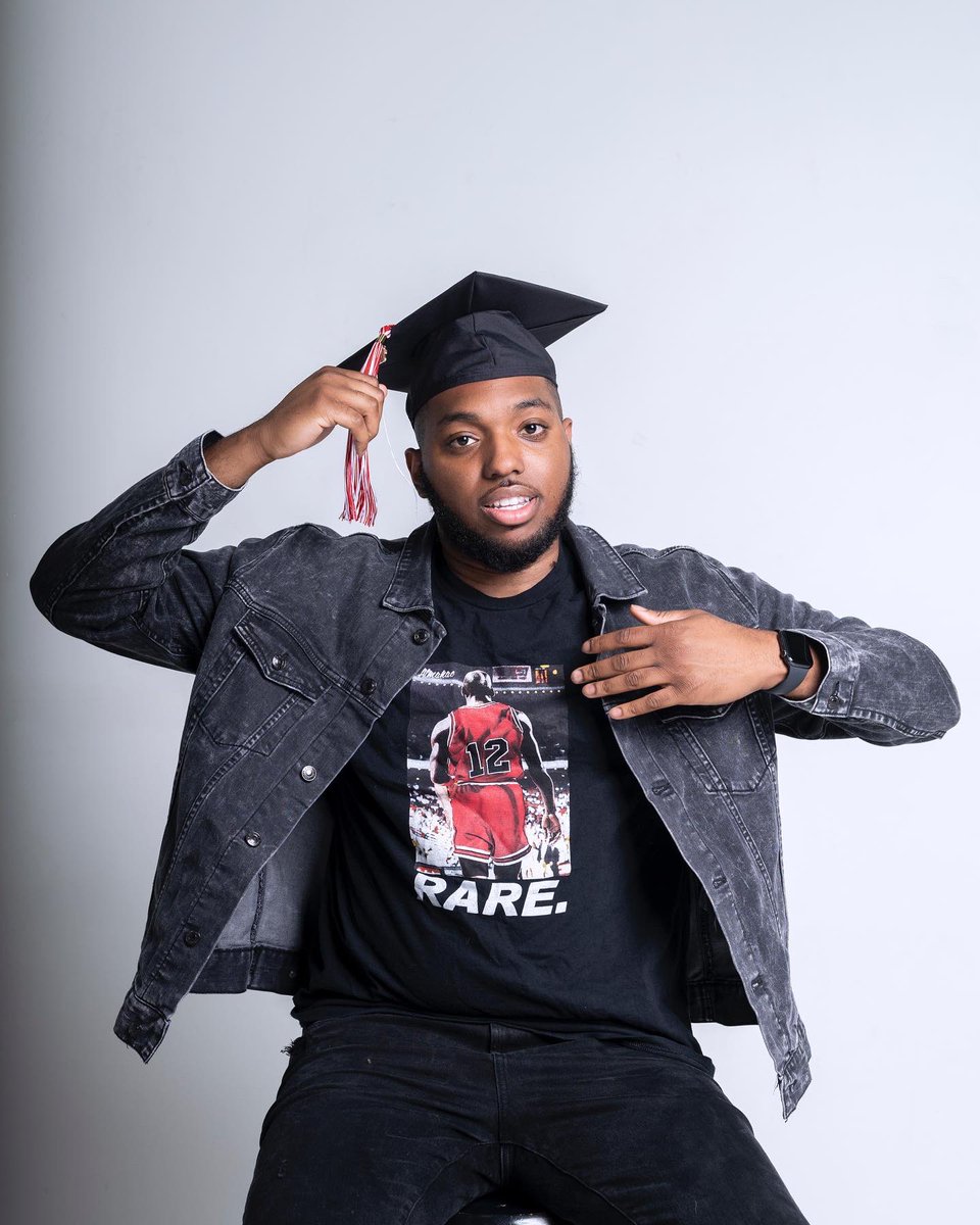 Basketball_Gang's tweet photo. Graduated with my with my 2nd degree and became an AVP at one of the largest financial institutions in the world #blackexcellence https://t.co/hckYrIVtYJ