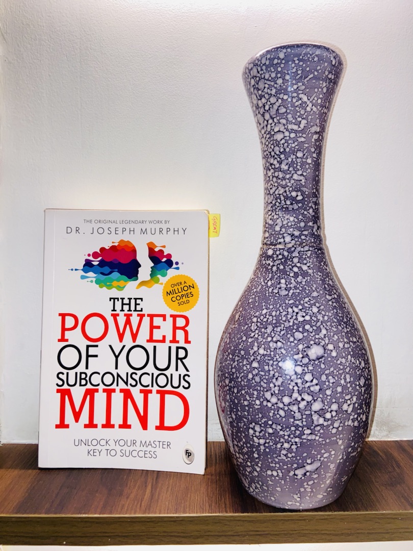 bookz_in's tweet photo. Reading self-help books helps you become a better version of yourself and interpret the world more positively. 

These top 3 self-help books will help you see the glass as half full. 

Do let us know your recommendation. 

#bookzin #booklovers #selfhelpbooks https://t.co/QI18q70LZr