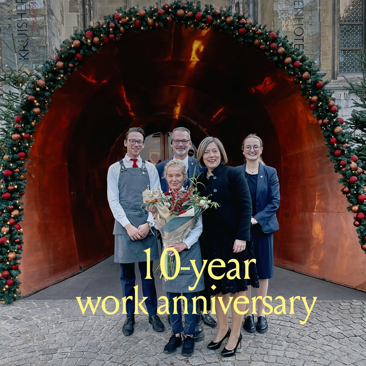10 years of dedication, passion and determination...

Here's to Marlou Vangangelt, for ten years a member of the Kruisherenhotel ‘breakfast team’, and for us a great source of pride.

Congratulations, Marlou, after 10 years on the job!
