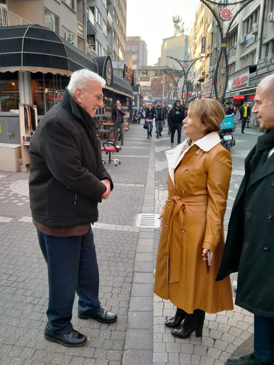 📍 Karesi İlçemizdeyiz.. 

#Esnaf ziyareti gerçekleştirdik, esnafımızın talep ve önerileri dinleyerek, hayırlı ve bereketli kazançlar diledik.

Şehrimizin herbir #Karesi çok değerlidir. 

#TürkiyeYüzyılı 
#İlkGünküAşkla 
2023, 2053 ve 2071 için #DurmakYokYolaDevam inşallah☝️