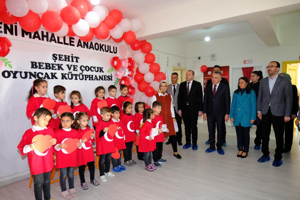 sirnakmem73's tweet photo. Sayın Valimiz Osman BİLGİN ve İl Milli Eğitim Müdürümüz Sayın Mirza TETİK'in katılımıyla Şırnak Yeni Mahalle Anaokulunda Yeşeren Gençlik Derneği organizasyonu ile Şehit Bebek ve Çocuk Oyuncak Kütüphanesi açıldı.
@tcmeb @mebtegm @valiosmanbilgin @SirnakValiligi @mirzatetik78 https://t.co/0bZPnbw1on